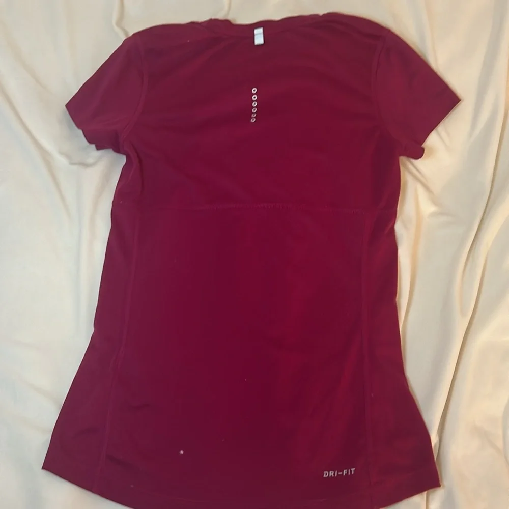 Short Sleeve Nike Running Shirt - Picture 3 of 3